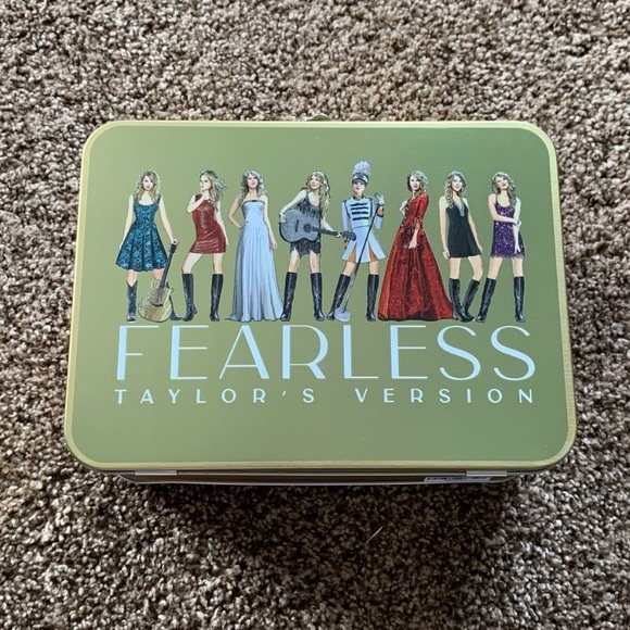 Taylor Swift Other - NEW Taylor Swift Fearless Gold Lunch Box